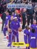 小里77这俩兄弟半斤八两😅看吧 NBA球星也这么幼稚